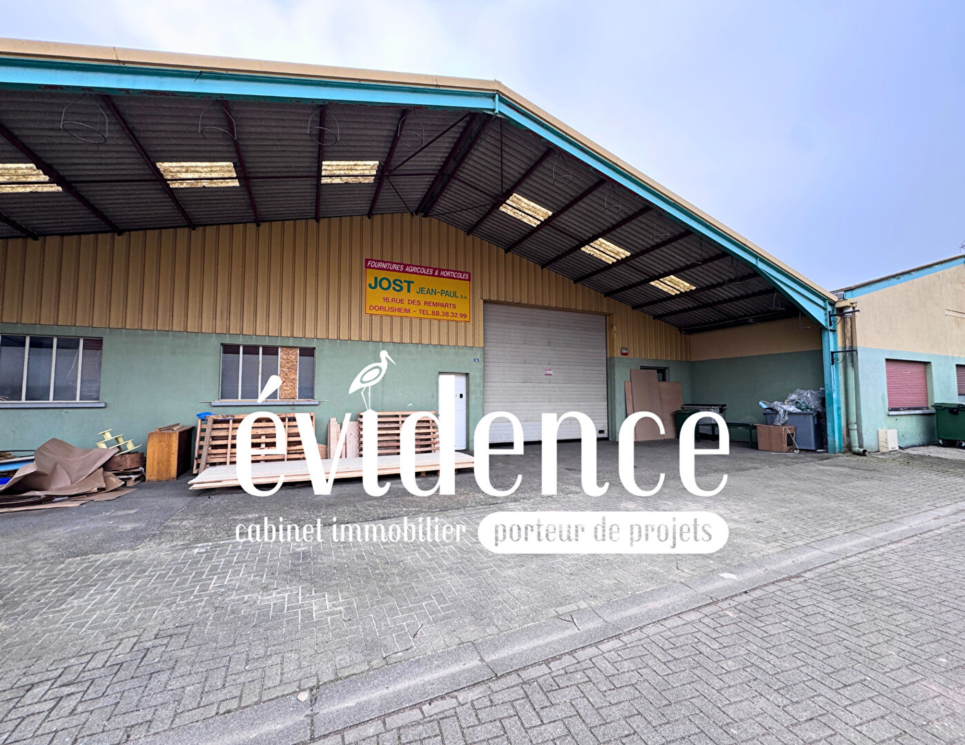 Local d'activit\u00e9 situ\u00e9 au coeur de DORLISHEIM